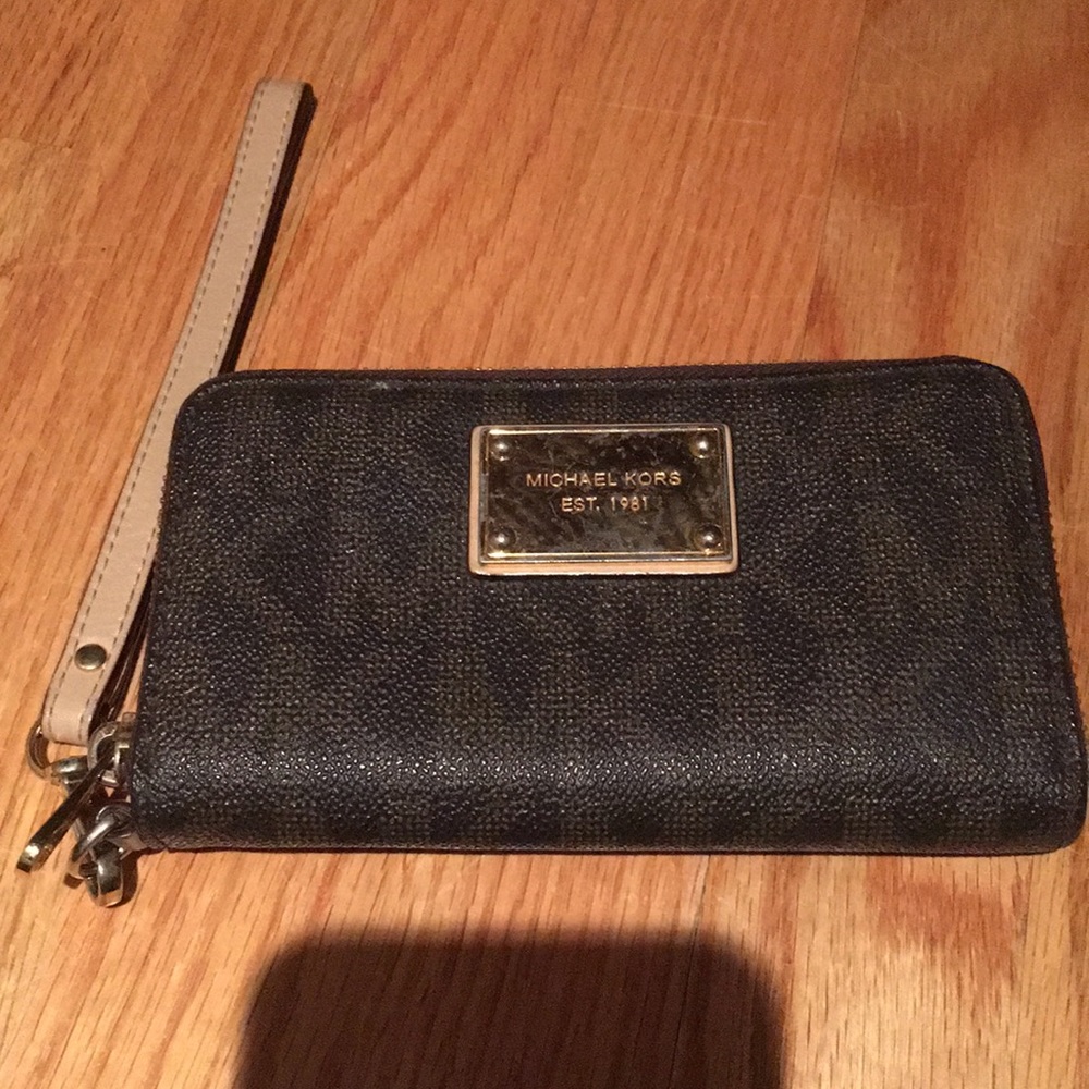 MICHAEL KORS WRISTLET WALLET